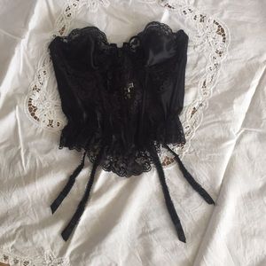 VICTORIA’S SECRET Bustier/Garter Belt SIZE 32B